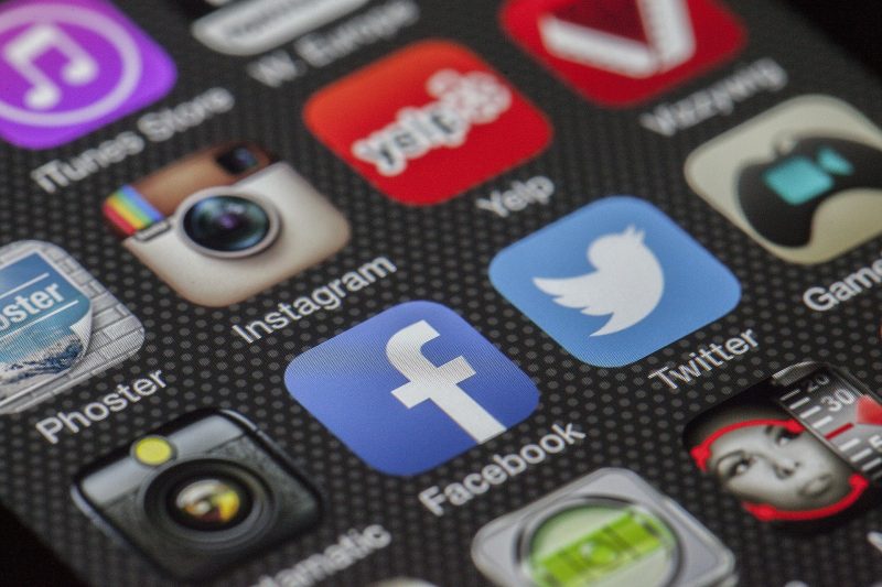 logos-reseaux-sociaux Importance de la présence sur les réseaux sociaux