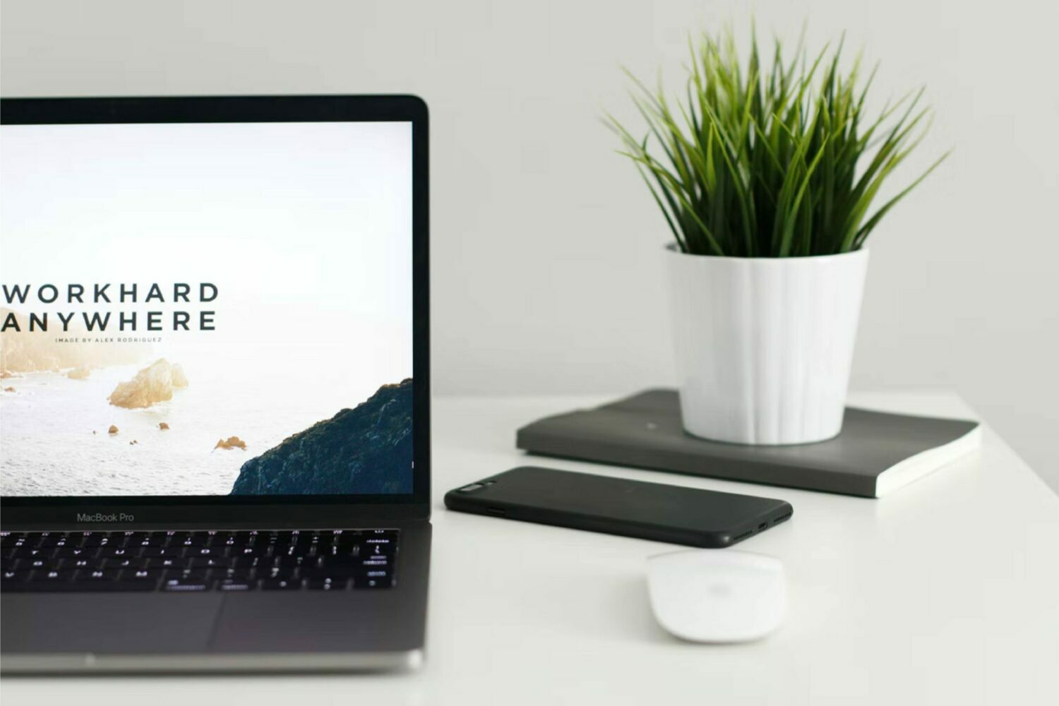 ordinateur-souris-smartphone-plante Faire de l'inbound marketing dans de bonnes conditions